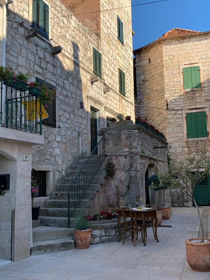 Residence Bella Stari Grad  Luaran gambar